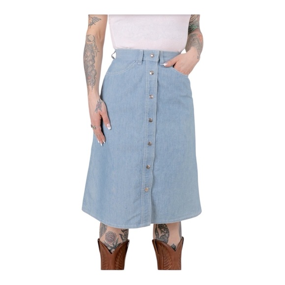 VTG 1970's Levi's white Tab| A Line Denim Skirt| snap Button| size 28 - Picture 1 of 10
